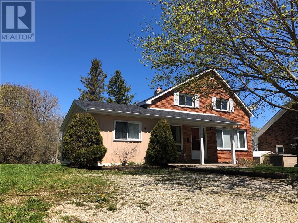 4 MOORE STREET, lions head, Ontario