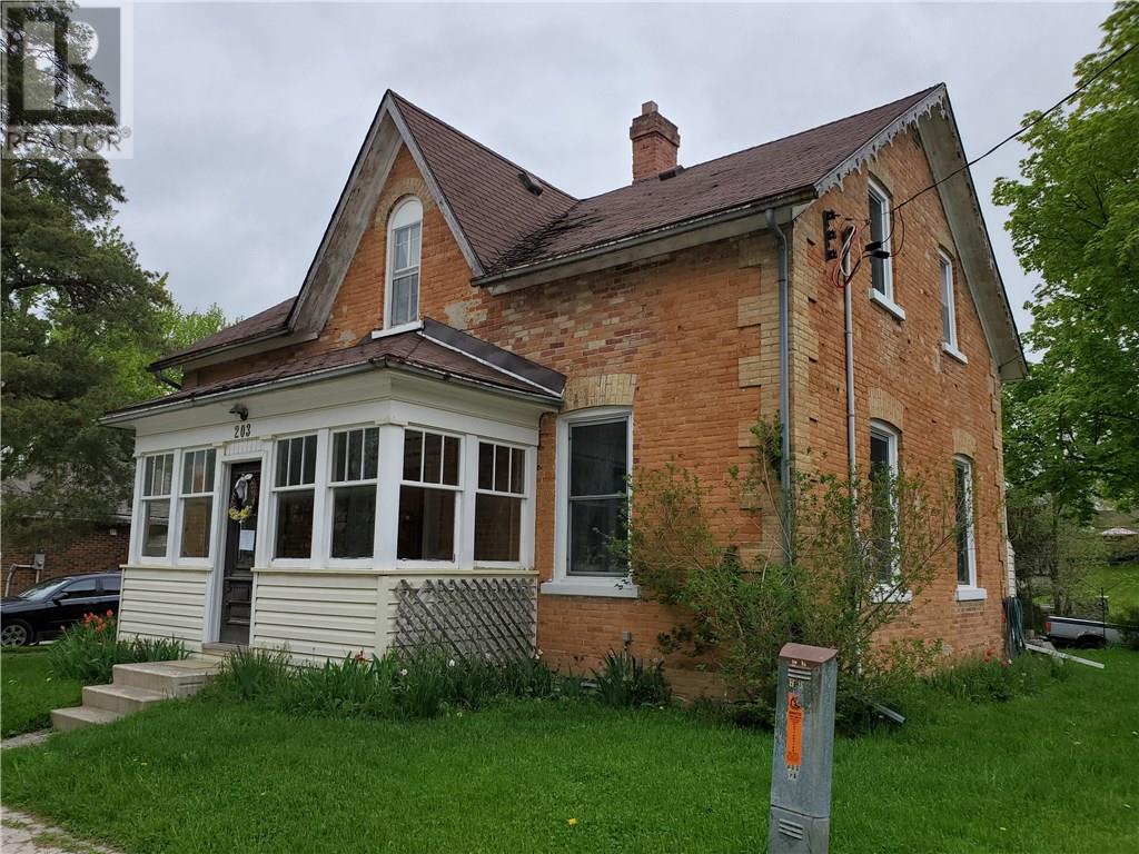 203 QUEEN STREET S, paisley, Ontario