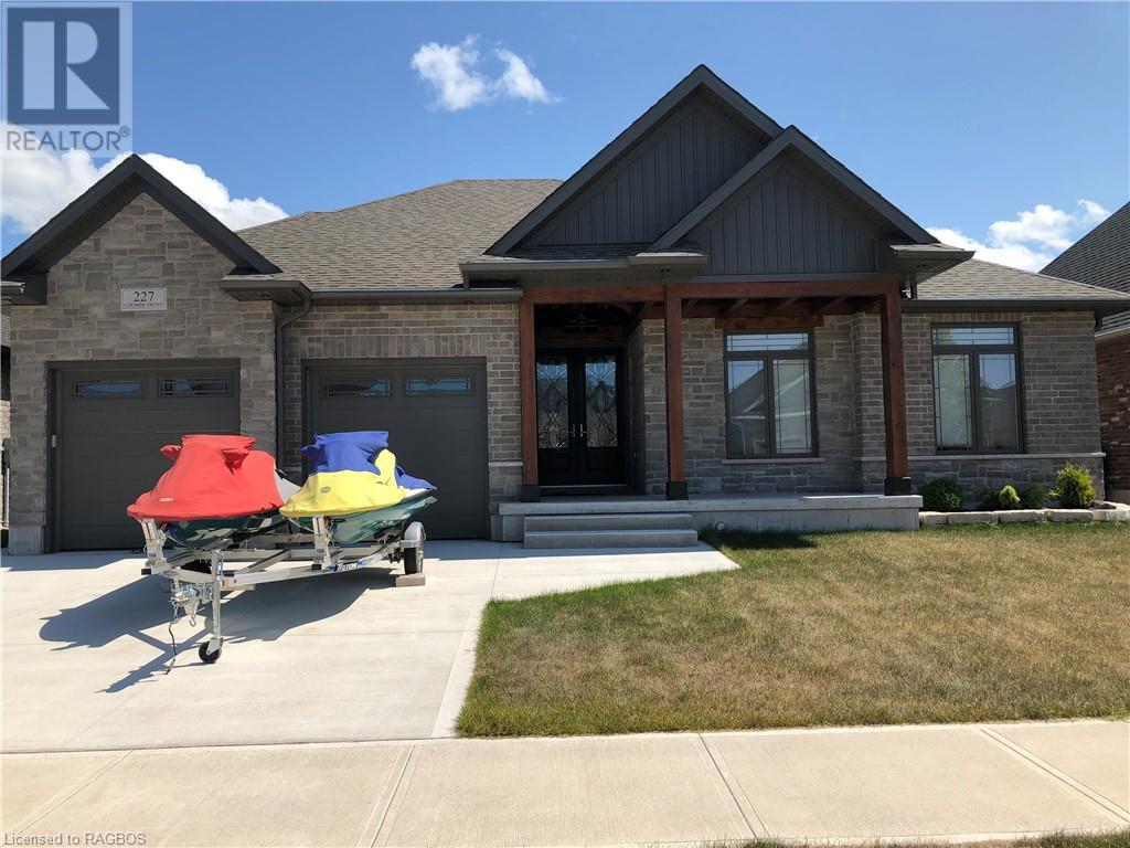 227 COOMBE DRIVE, kincardine, Ontario