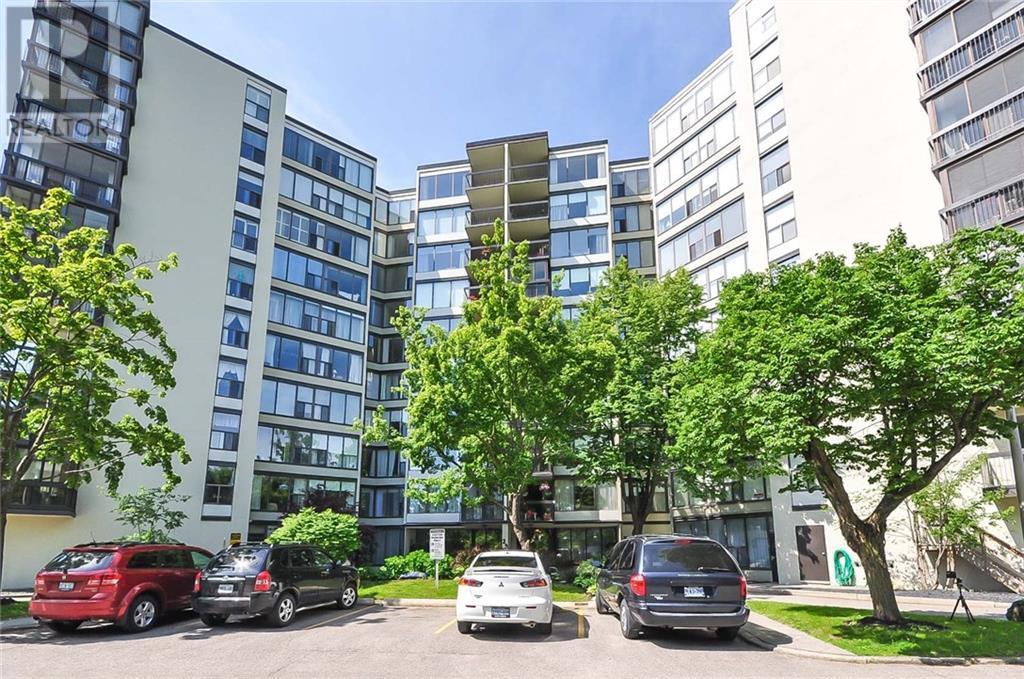 702 -  23 Woodlawn Road, guelph, Ontario