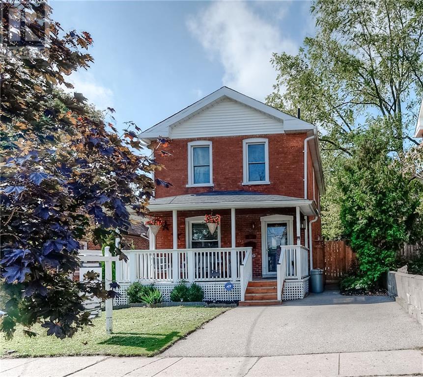 34 Broadway Street E, paris, Ontario