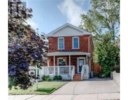 34 Broadway Street E, paris, Ontario