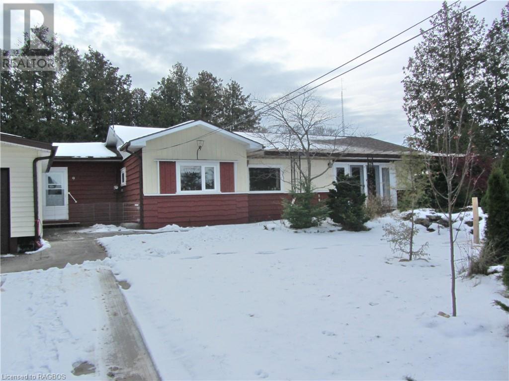 9 WILLIAM STREET, lions head, Ontario