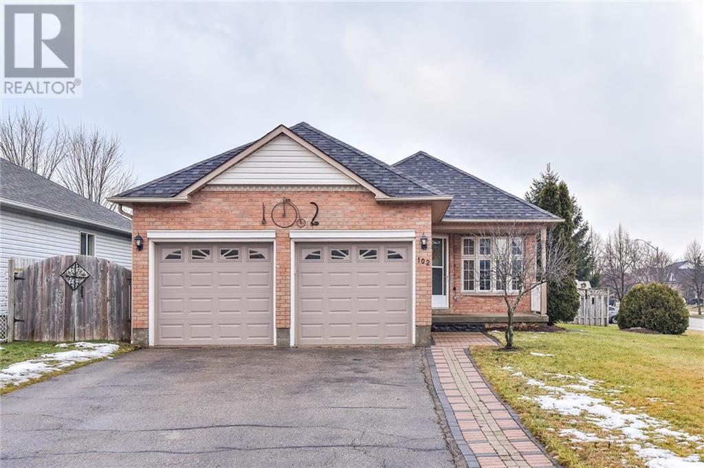 102 HILLTOP Drive, ayr, Ontario