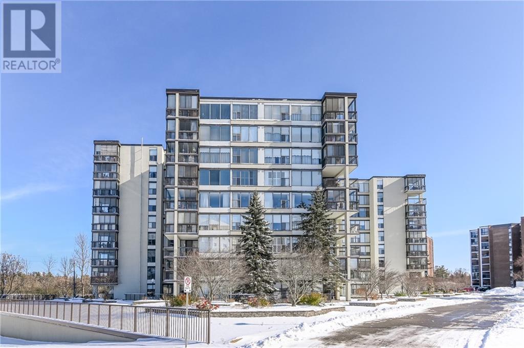 908 -  23 Woodlawn Road E, guelph, Ontario