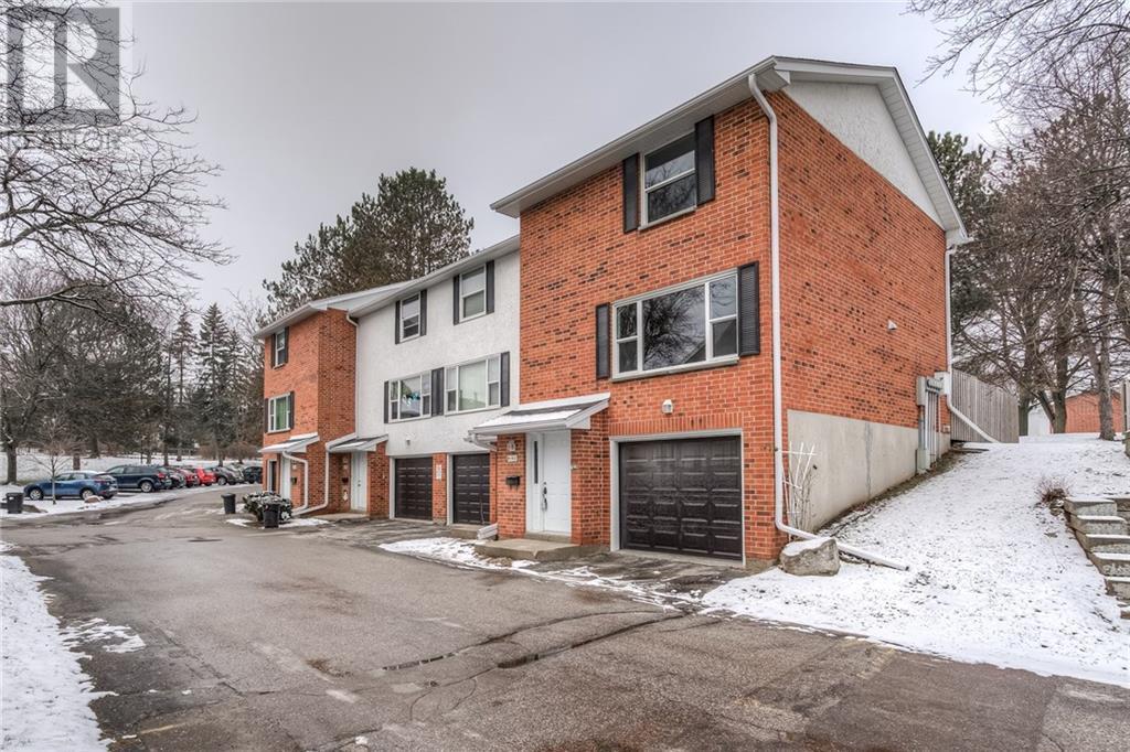 4 -  411 Keats Way, waterloo, Ontario