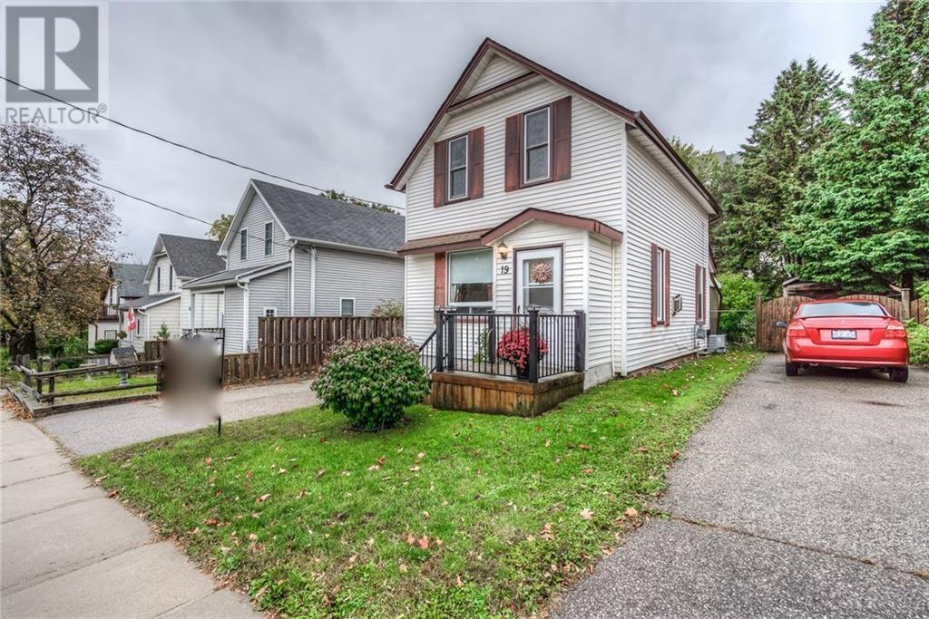 19 HENRY Street, kitchener, Ontario