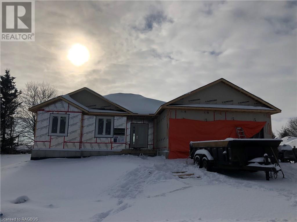 56 CHESTNUT HILL CRESCENT, Tara, Ontario N0H 2N0 (21477091) Centre